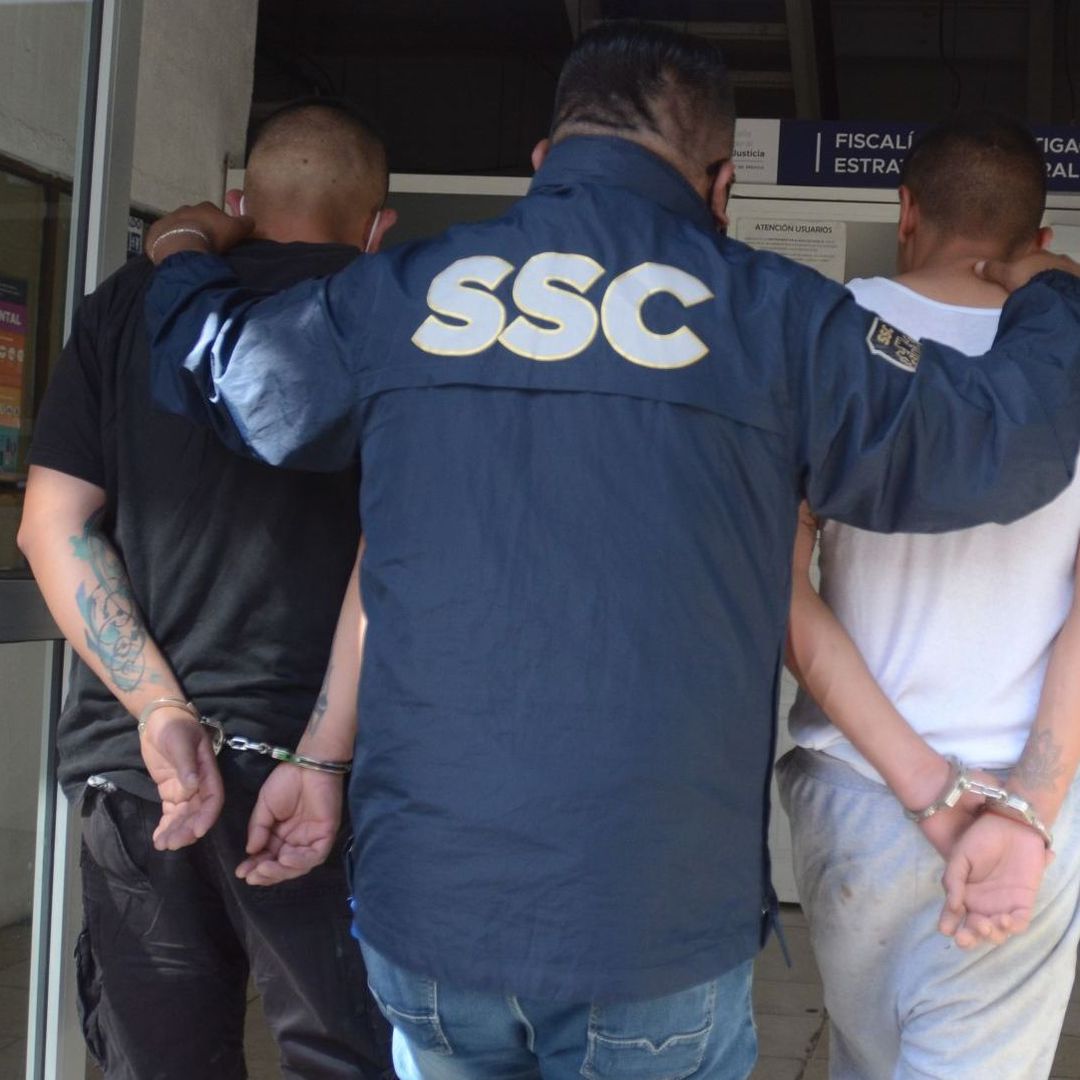 Hombres detenidos por SSC.